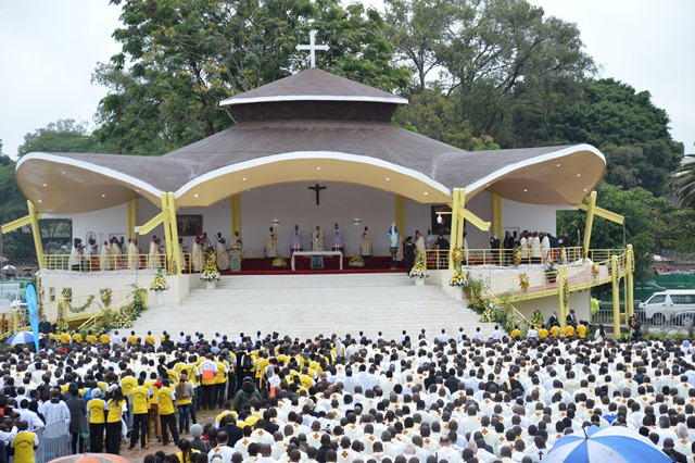 Pope Francis celebrating Holy mass at Graduation Square 2015