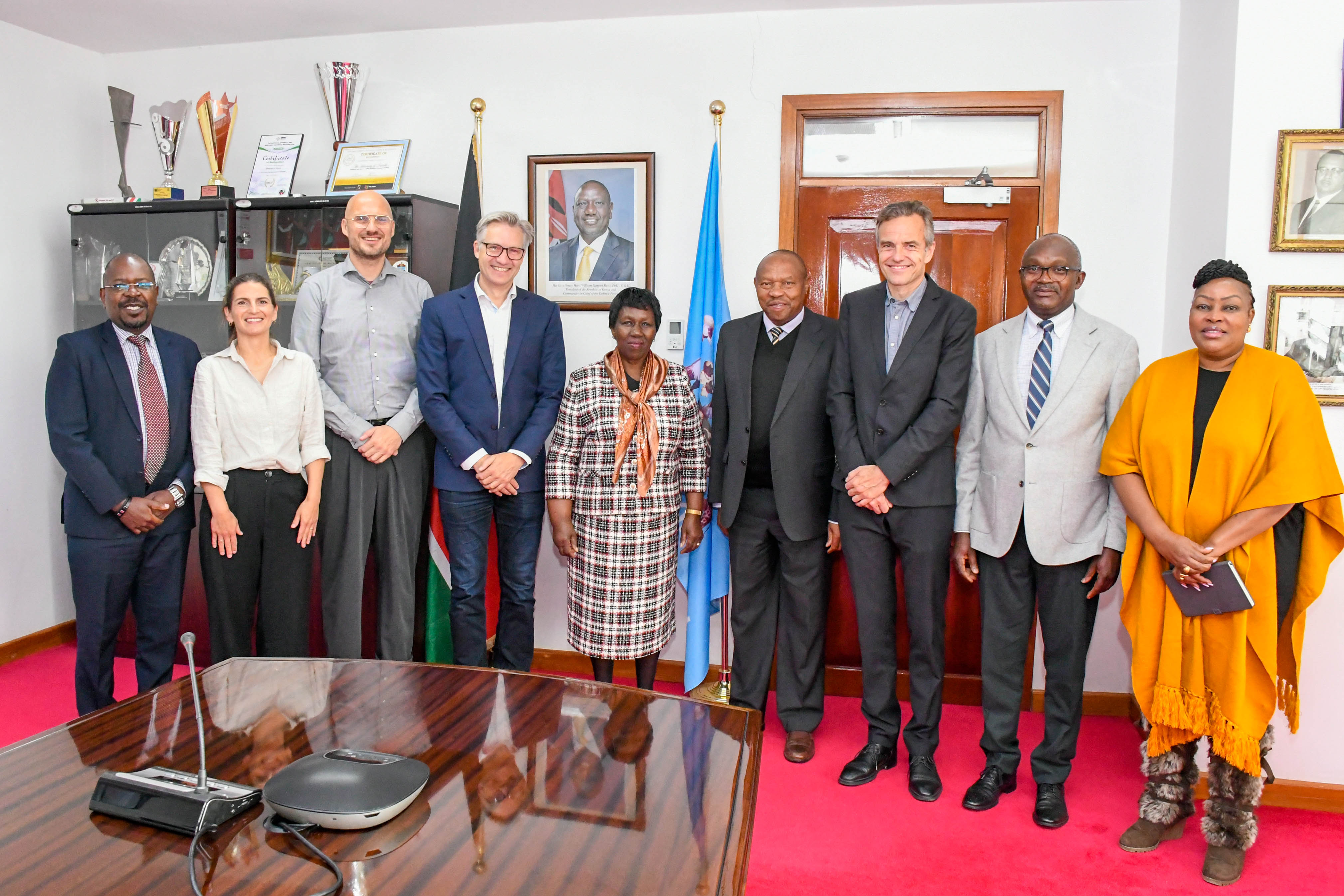 The VC and DVC FPD take a group photo with DTU delegation.