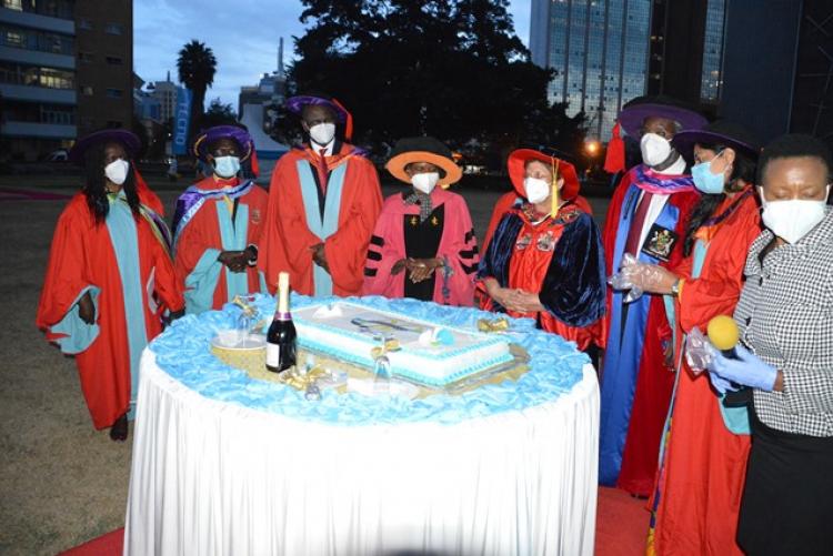 Management about to cut cake at the UoN at 50 celebrations 