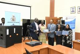 DVC-FPD Prof Jackson Maalu receives equipment from FAO